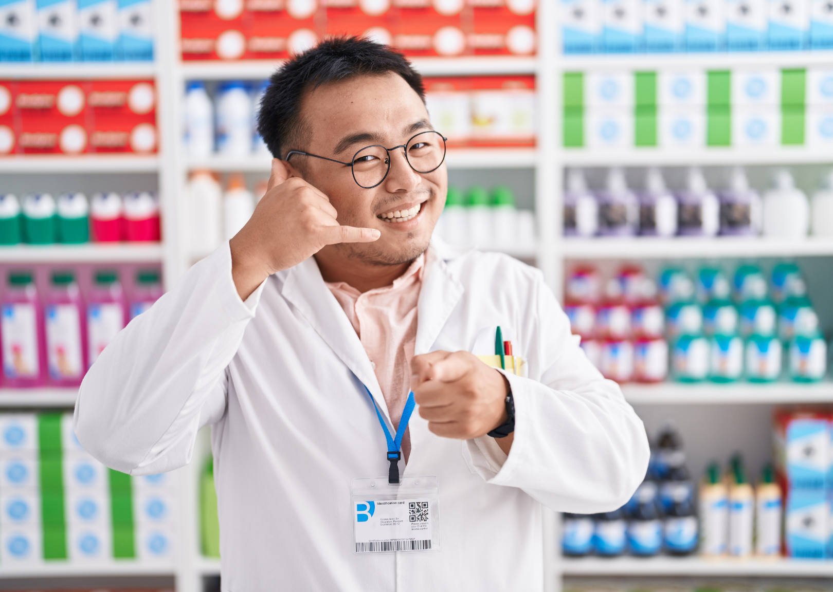Happy-pharmacist-working-at-drugstore-smiling