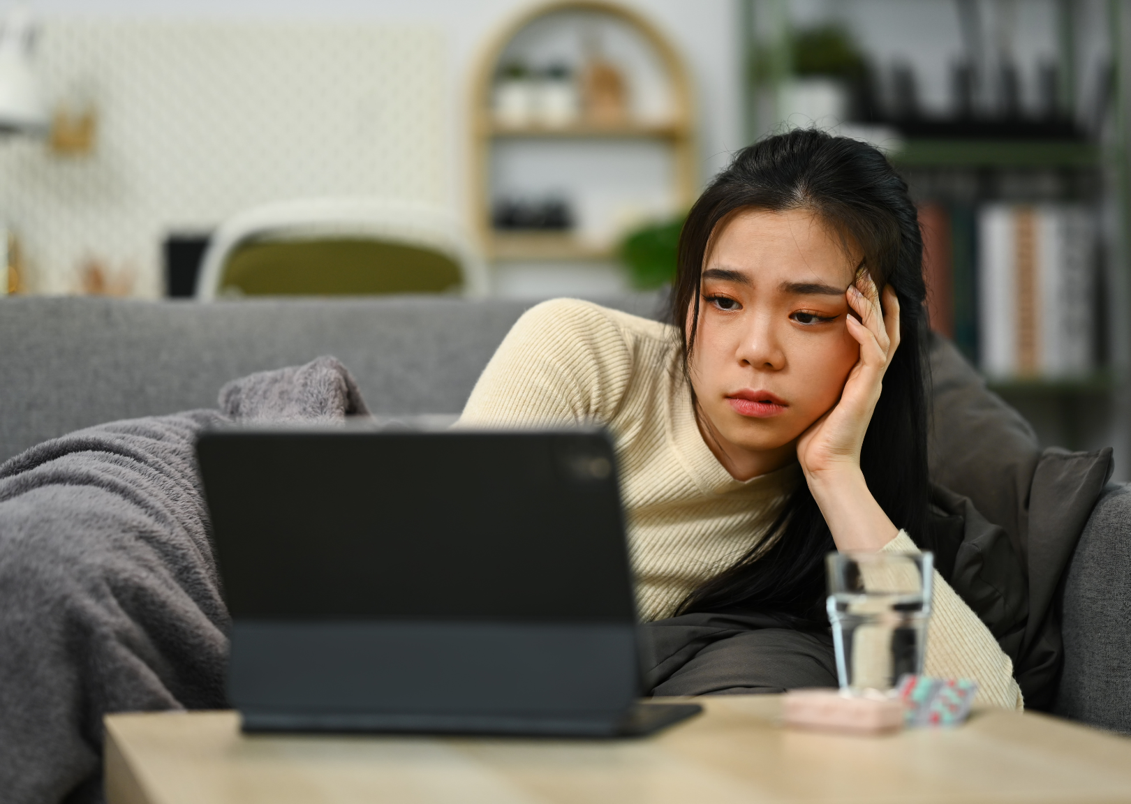 sick-girl-browsing-website-frowning