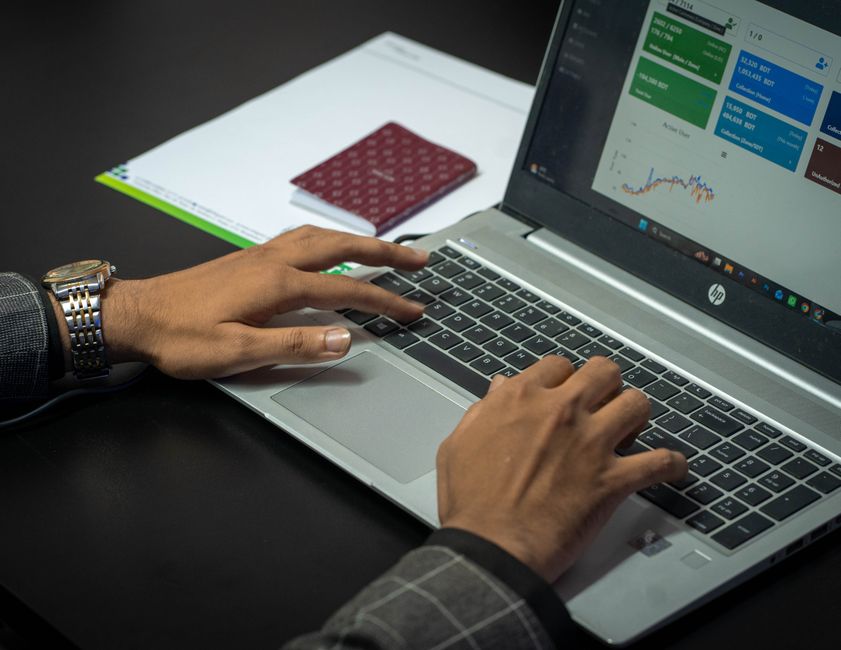 Reviewing a Google Ads campaign dashboard